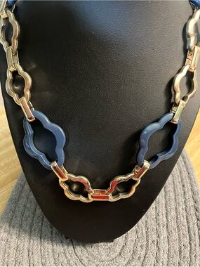 🌸Liz Claiborne Gold and Navy Link Statement Necklace